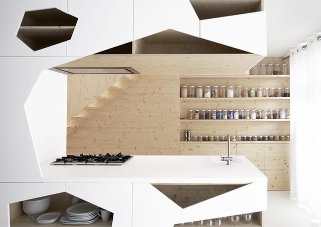 
Thông thường, các gia đình sẽ lựa chọn sơn tường trắng và sàn nhà bằng gỗ tự nhiên sáng màu, kết hợp với nội thất nhà bếp.

