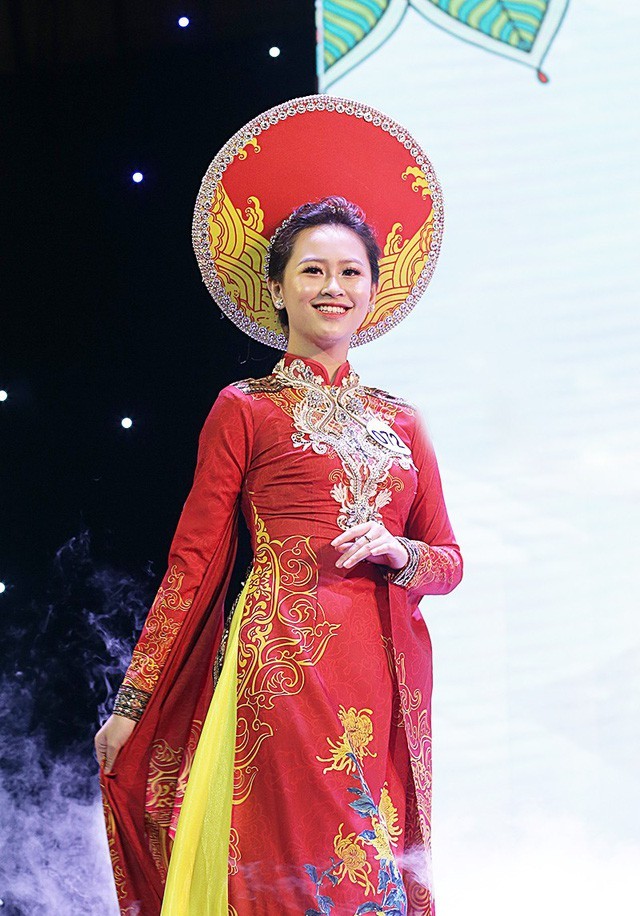 Nữ sinh có phong cách sống năng động, hiện đại trẻ trung nhưng vẫn giữ được nét thanh lịch, duyên dáng, nhân ái truyền thống vốn có của người phụ nữ Việt Nam.