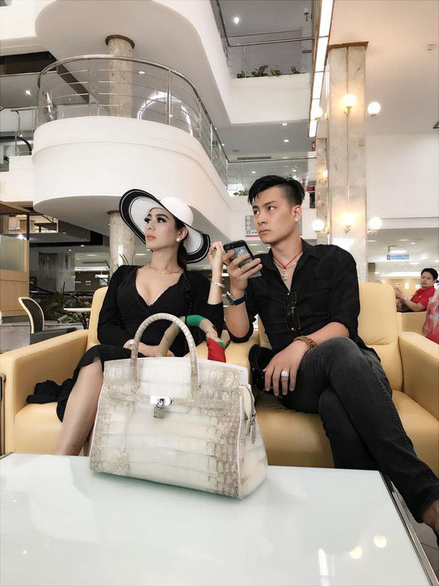 C&ocirc; c&ugrave;ng chồng sang Th&aacute;i l&ecirc;n kế hoạch sinh con.