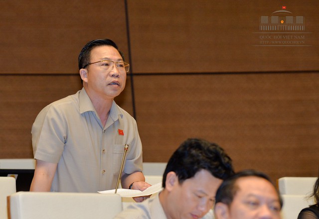 Đại biểu Lưu Bình Nhưỡng cho biết, có Chủ tịch tỉnh tiếp dân 9 phút xong đi nhậu. ẢNh: Q.H