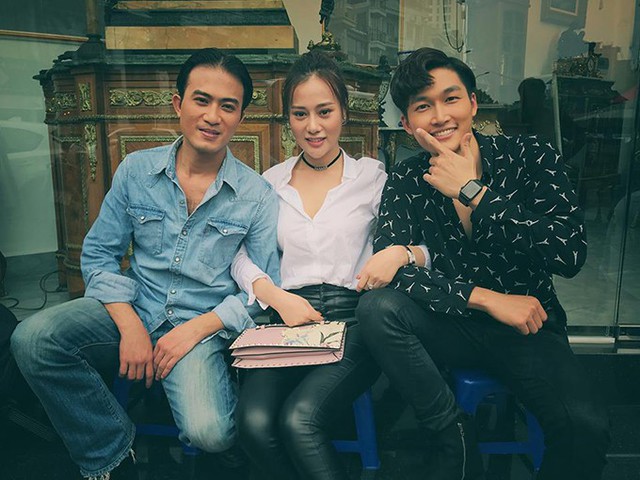 Doãn Quốc Đam (trái), Phương Oanh và Đình Tú tại hậu trường Quỳnh Búp Bê ngoại truyện.