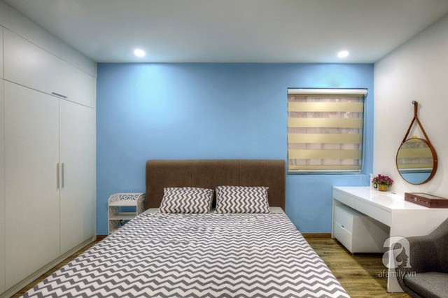 
Gam màu trắng kem và nhấn màu xanh dương cho không gian phòng ngủ.
