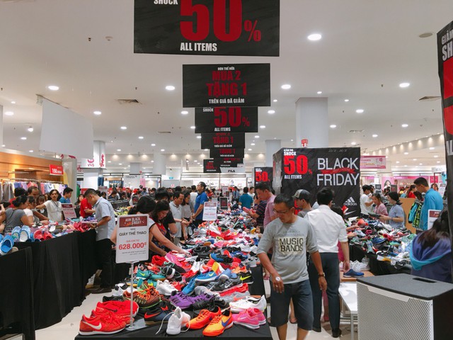 Không khí mua sắm vào ngày Black Friday