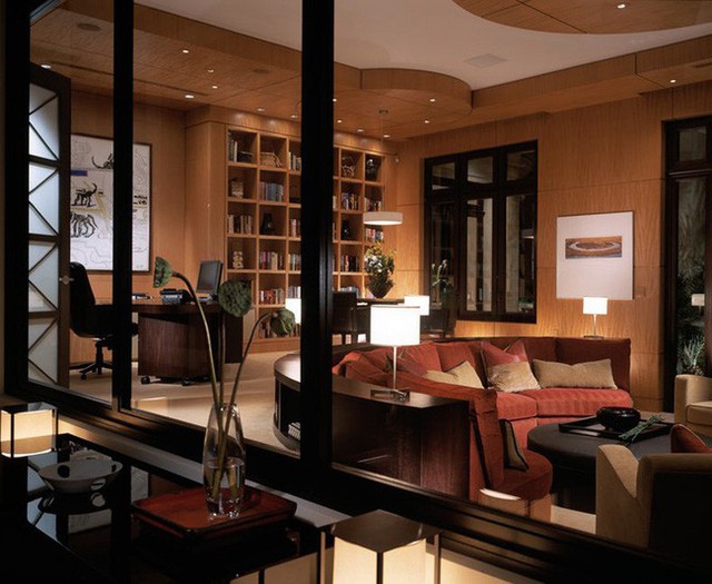 Kiểu ghế sofa cong đặc biệt thích hợp dùng bên trong không gian phòng khách gia đình.