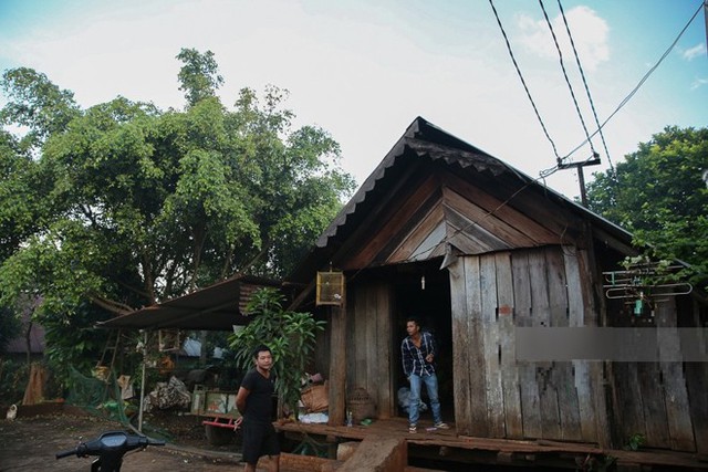 Sau khi lên thành phố học, HHen Niê cũng đã cố gắng làm nhiều việc để trang trải việc học và cuộc sống. Sau khi ra trường, H’Hen ở lại TP.HCM và làm người mẫu. Đến lúc này, cô mới tạm ổn định cuộc sống và phụ giúp được nhiều cho gia đình.