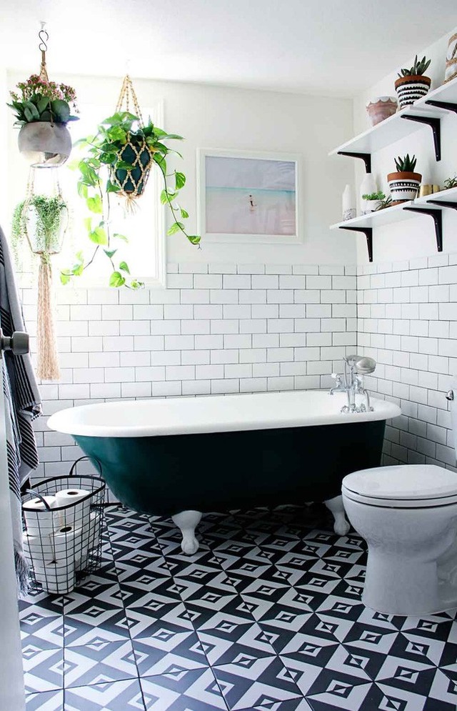 
Phong cách Bohemian rất chú trọng trang trí cây xanh trong không gian nhà tắm.
