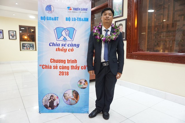 
Thầy Dương tại Chương trình Chia sẻ cùng thầy cô. Ảnh PT
