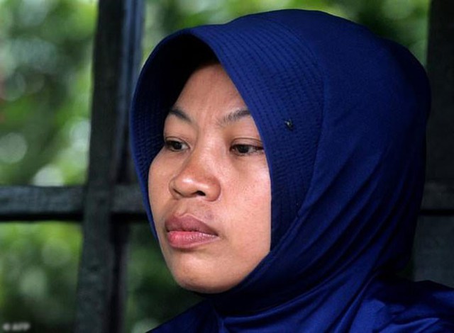 Baiq Nuril Maknun (36 tuổi), nhân viên quản trị tại trường học đảo Lombok, Indonesia, bị kết án 6 tháng tù trong phiên toà cuối tuần qua. Ảnh: AFP.