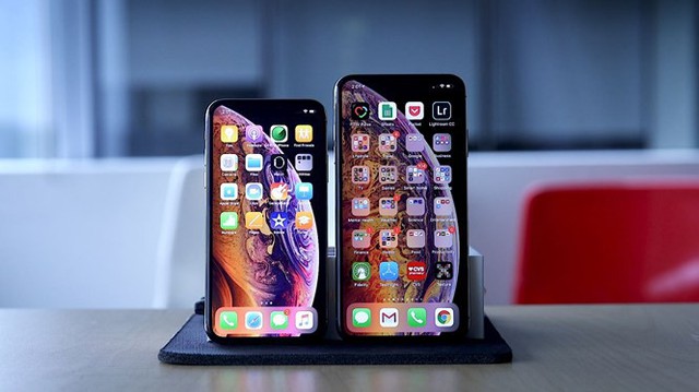 
iPhone XS Max có màn hình khá lớn, lên tới 6,5 inch (ảnh minh họa: CNBC)
