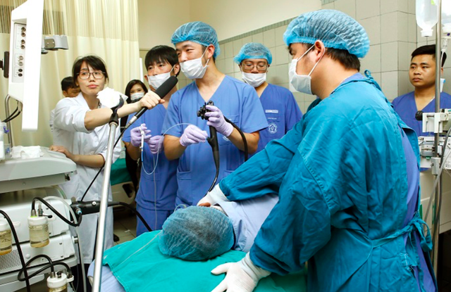 Nội soi dạ dày cho bệnh nhân tại Bệnh viện K cơ sở Tân Triều (Hà Nội). Ảnh: V.Thu