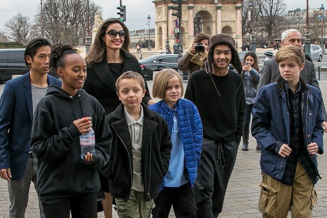 Rộ tin đồn các con của Angelina Jolie đều muốn sống với Brad Pitt.