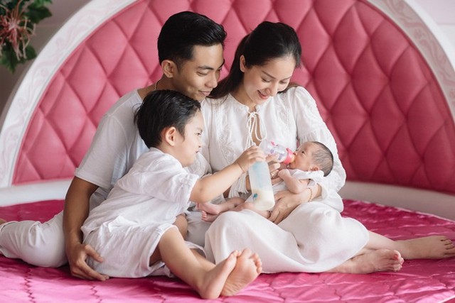 Gia đình nhỏ của Khánh Thi và Phan Hiển