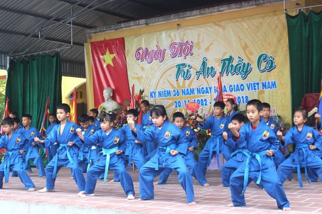 
Những màn biểu diễn môn võ vovinam thu hút sự quan tâm, theo dõi của mọi người. Ảnh: Đ.Tùy
