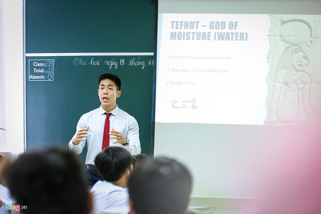 Trước khi trở thành giáo viên dạy Toán tại trường Quốc tế Á Châu, TP.HCM, Christopher Xuan Nguyen tốt nghiệp Cử nhân Giáo dục, chuyên ngành Lịch sử tại Mỹ và từng dạy môn Lịch sử lớp 11 tại trường Many Farms High School.