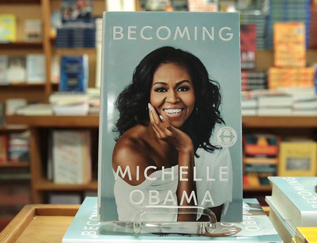 Cựu Tổng thống Barack Obama và vợ nhận 65 triệu USD bản quyền xuất bản hai cuốn hồi ký.