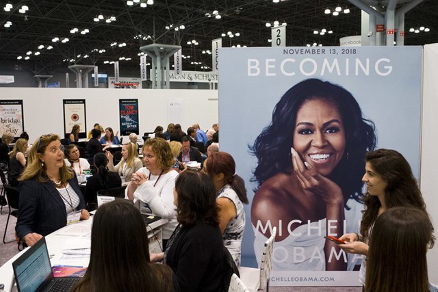 Hồi ký của Michelle Obama có tuần đầu bán hàng thành công ngoài mong đợi. 