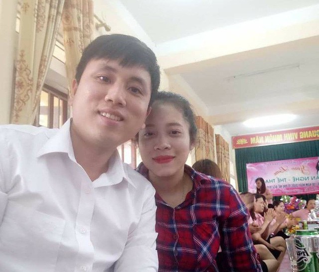 Từ hai người bạn cùng lớp, Vi Văn Mùi và Đinh Thị Hiền trở thành đồng nghiệp trước khi quyết định gắn bó cuộc đời với công tác dạy học ở biên giới Việt - Lào này.