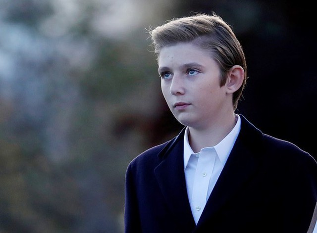 Cậu ấm nhà Trump dường như là bản sao của Tổng thống Mỹ, chỉ khác không đeo cà vạt.