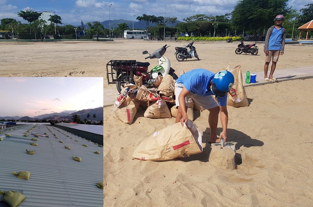 
Người dân Nha Trang ra biển lấy cát chằng chống nhà cửa trước bão số 9 có thể đổ bộ vào tỉnh Khánh Hòa (ảnh to). Người dân chèn bao cát trên mái tôn để chống bão. Ảnh: Thủy Nguyên
