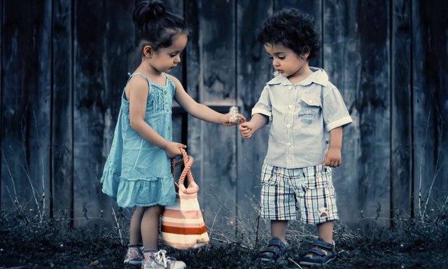 
Trẻ em n&oacute;i một ng&ocirc;n ngữ khi ở trường nhưng sử dụng tiếng mẹ đẻ ở nh&agrave; đạt điểm IQ cao hơn (Nguồn ảnh: Public Domain)
