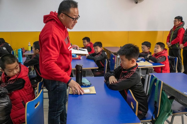 
Tang Haiyan – người sáng lập ngôi trường – nảy ra ý tưởng từ những cuộc trò chuyện với các bậc phụ huynh – những người lo ngại rằng con mình sẽ bị tụt lại phía sau
