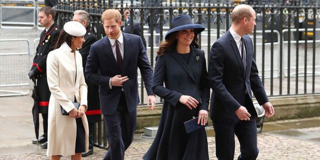Harry và Meghan quyết định dọn ra khỏi cung điện, cách xa vợ chồng William - Kate.