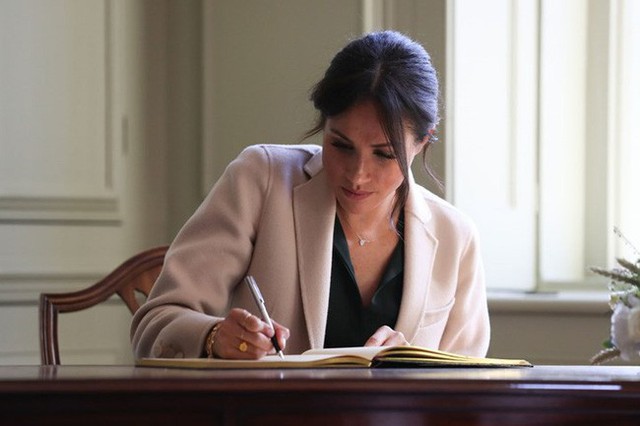 Meghan có đam mê viết lách nên coi việc viết nhật ký là một cách giảm stress.