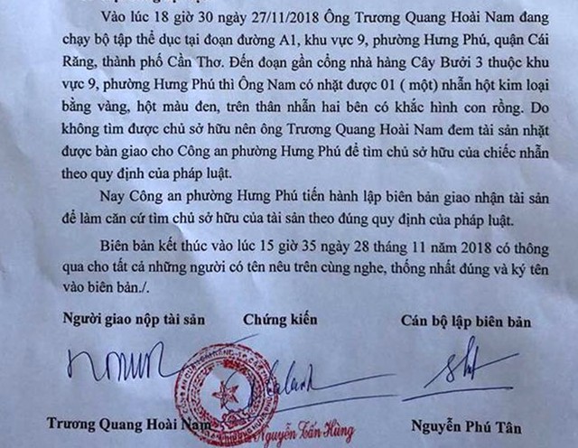 Biên bản ông Nam giao của rơi cho công an phường. Ảnh: Nhật Tân.