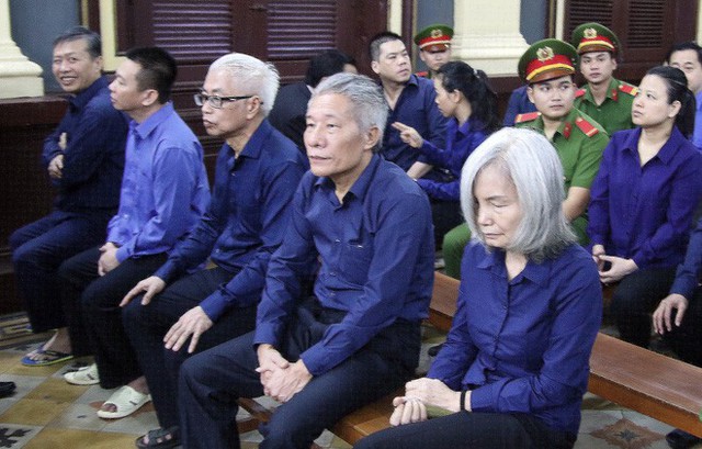 
Bà Nguyễn Thị Kim Xuyến cùng các đồng phạm tại phiên xử.
