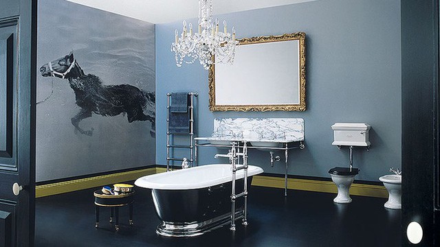 
Mẫu bồn tắm ánh bạc đặc biệt thích hợp với phong cách tân cổ điển của căn phòng tắm.
