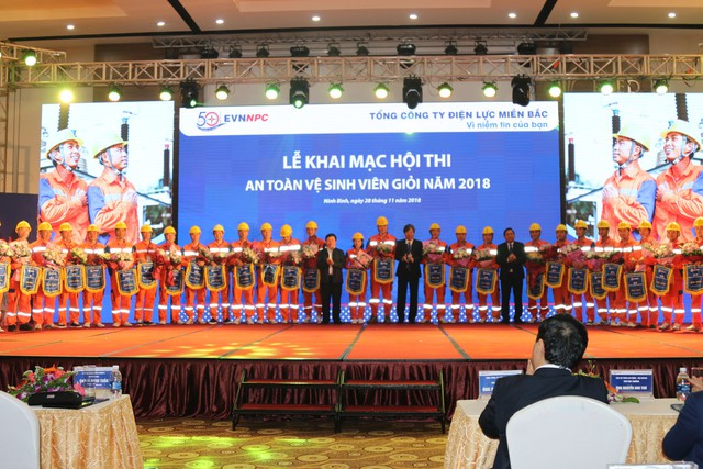 
Hội thi ngày hôm nay đã lựa chọn được những người lao động, những thí sinh có thành tích cao được tại các đơn vị để đến với Hội thi cấp Tổng Công ty
