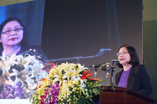 
Bà Nguyễn Thị Ngọc Lan, Phó Tổng cục trưởng Tổng cục DS-KHHGĐ (Bộ Y tế) phát biểu khai mạc buổi lễ mít tinh. Ảnh: N.Mai
