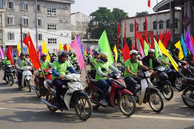 
Nhiều thông điệp ý nghĩa về tầm quan trọng của công tác chăm sóc sức khỏe sinh sản vị thành niên, thanh niên được truyền tải đến đông đảo người dân. Ảnh: N.Mai
