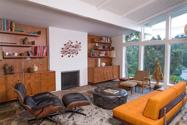 
Nếu như bạn đang có kế hoạch thiết kế một căn phòng khách ấn tượng thì phong cách mid-century hiện đại là một gợi ý hàng đầu đó.
