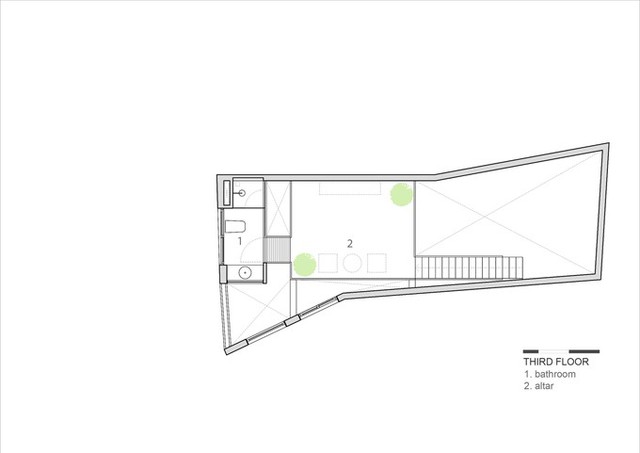 Tầng ba gồm một phòng tắm và không gian thờ phụng.