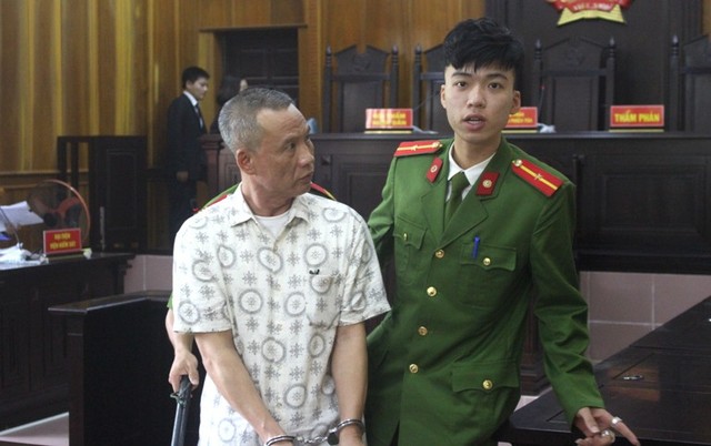 Bị cáo Huynh bị TAND tỉnh Hải Dương tuyên phạt 20 năm tù và bồi thường 224 triệu đồng cùng trợ cấp mẹ nạn nhân. Ảnh: Đ.Tùy