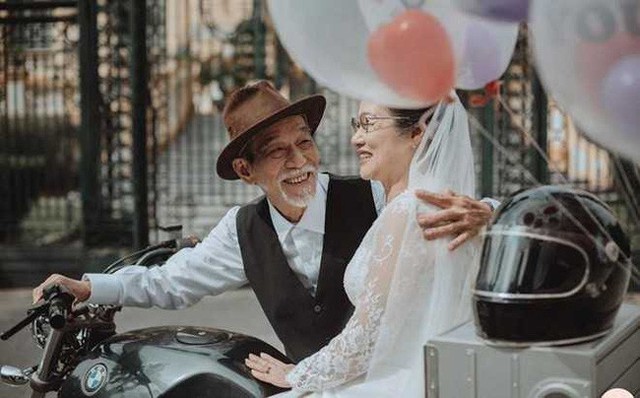 Nghệ sĩ Mai Ngọc Căn và vợ trong bộ ảnh cưới tuổi già từng gây xôn xao cư dân mạng.