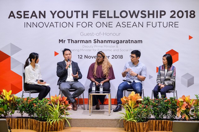 Anh Mok (thứ 2 từ trái qua) đang chia sẻ về kinh nghiệm của mình tại hội thảo ASEAN Youth Fellowship 2018. (Nguồn: SIF)