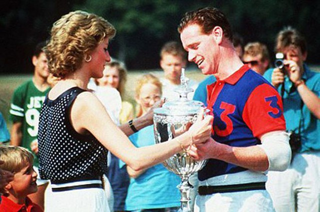 Diana và ông James Hewitt năm 1994. Ảnh: Rex.
