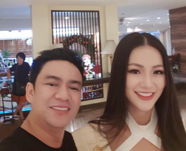 Hoa hậu Phương Khánh thân mật bên bác sĩ Chiêm Quốc Thái