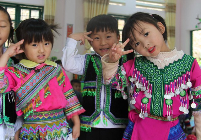 Học sinh của trường rất tự tin và dạn dĩ khi gặp người lạ