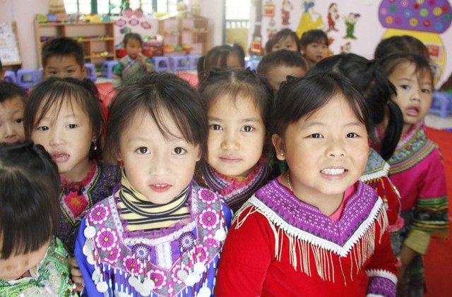 Cô trò Trường Mầm non Thải Giàng Phố, huyện Bắc Hà, tỉnh Lào Cai biểu diễn một bài nhảy sôi động:
