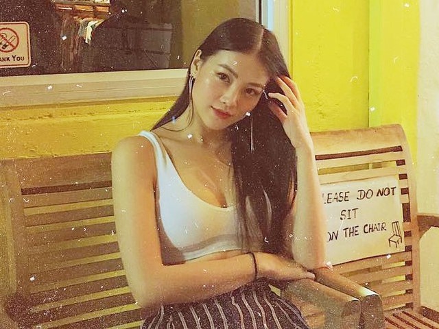 Hình ảnh quyến rũ trên Instagram của Phương Khánh, được đăng vào tháng 7. Nhiều người nhận xét cô trở nên gợi cảm hơn hẳn vài tháng sau khi bước ra từ cuộc thi Hoa hậu Biển 2018.