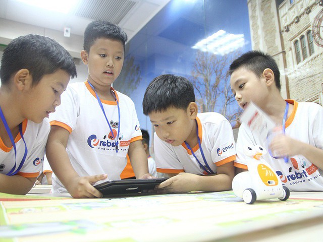 E-Robot Coding trẻ luôn là trung tâm và được thỏa mãn niềm say mê khám phá công nghệ.