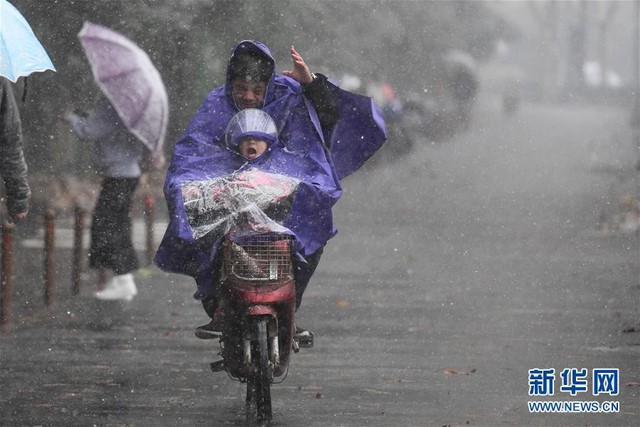 Nhiệt độ thấp cộng với gió lớn vào ban ngày khiến đây là tiết Đại Tuyết lạnh nhất trong 70 năm qua tại thủ đô Trung Quốc.
