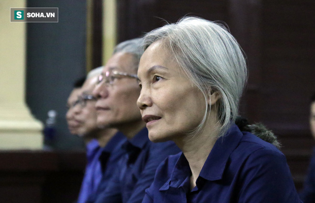 
Bà Nguyễn Thị Kim Xuyến và các bị cáo khác tại phiên xử.
