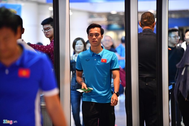 Văn Toàn đã bình phục chấn thương và đồng hành cùng đội sang Malaysia, nhưng HLV Park vẫn chưa dám mạo hiểm cho anh vào sân.