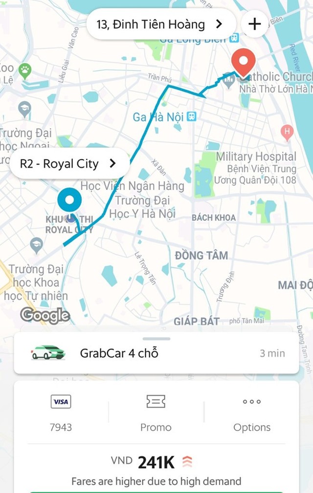 
GrabCar tại Hà Nội tăng giá gấp 3-4 lần trong giờ cao điểm ngày 12/12.
