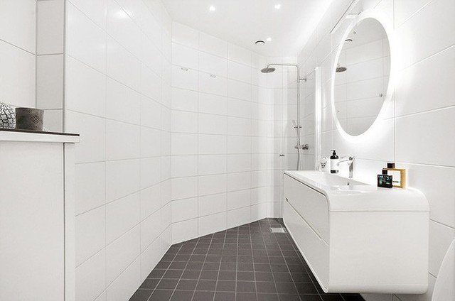 
Nhà tắm cũng được thiết kế đồng nhất với phong cách của cả căn hộ.
