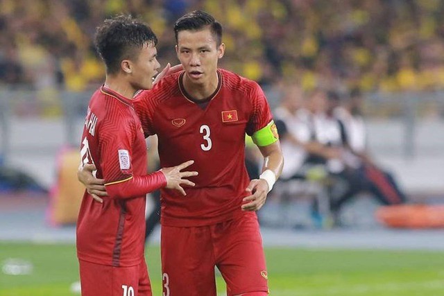Cầu thủ Quế Ngọc Hải (SN 1993) một trong ba chàng lính ngự lâm, giữ vị trí phòng ngự của đội tuyển Việt Nam tại AFF Cup 2018.